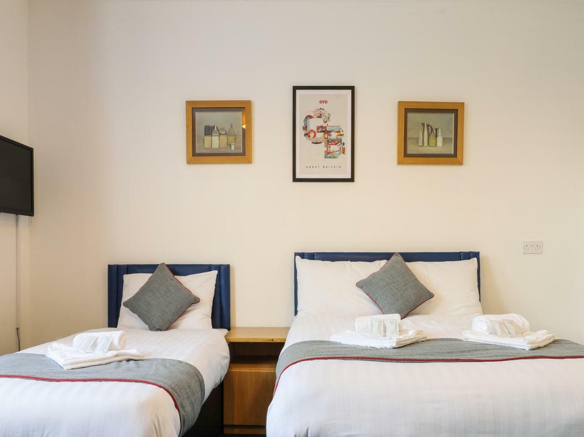 Oyo Hala Guest House Манчестър Екстериор снимка