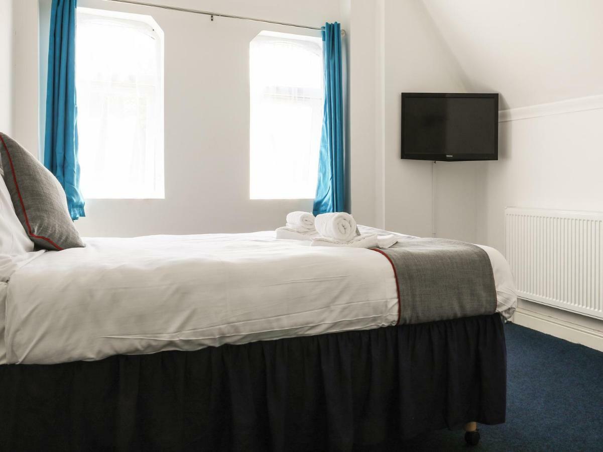 Oyo Hala Guest House Манчестър Екстериор снимка