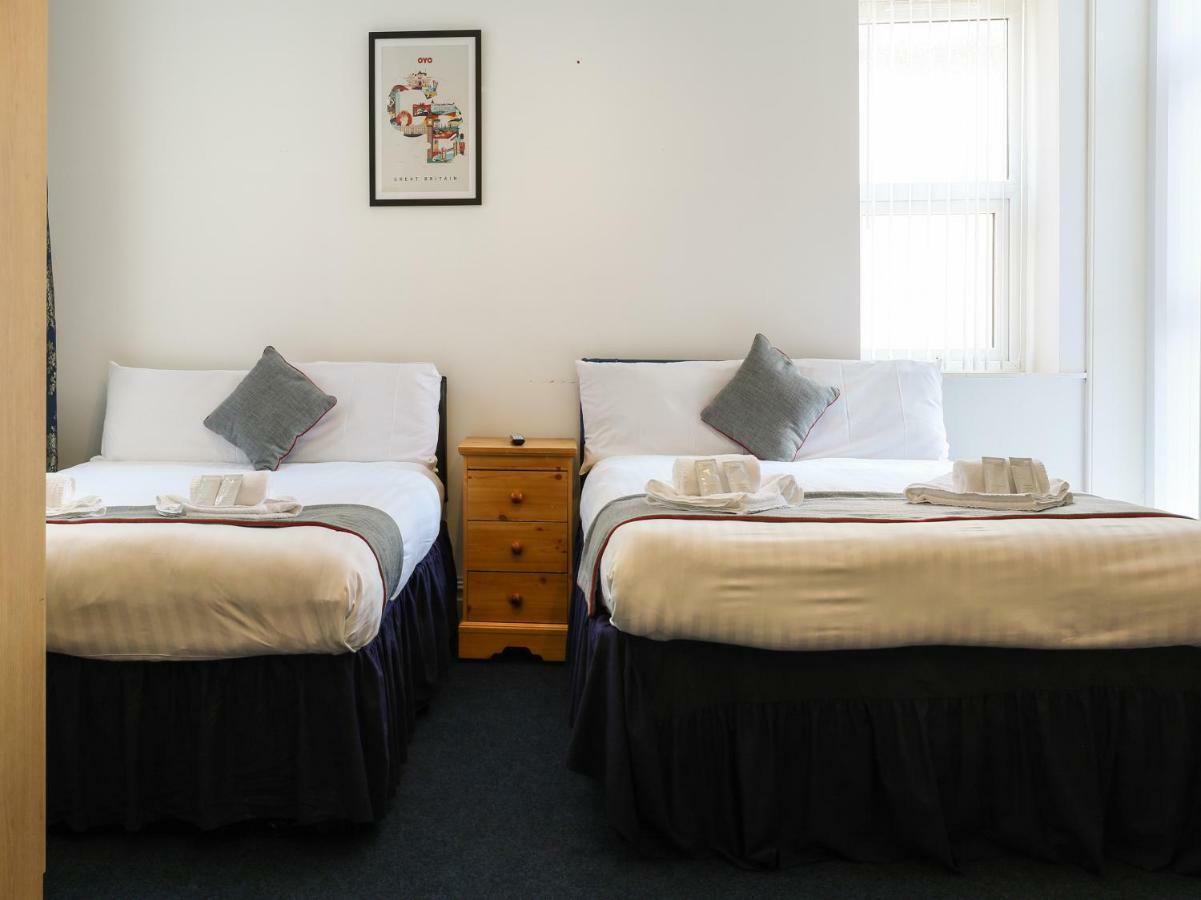 Oyo Hala Guest House Манчестър Екстериор снимка