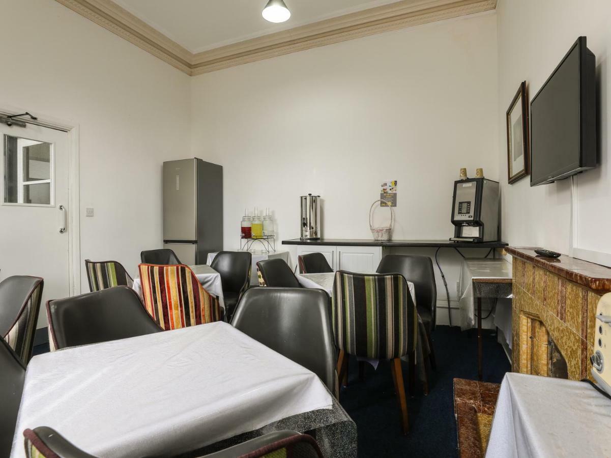 Oyo Hala Guest House Манчестър Екстериор снимка