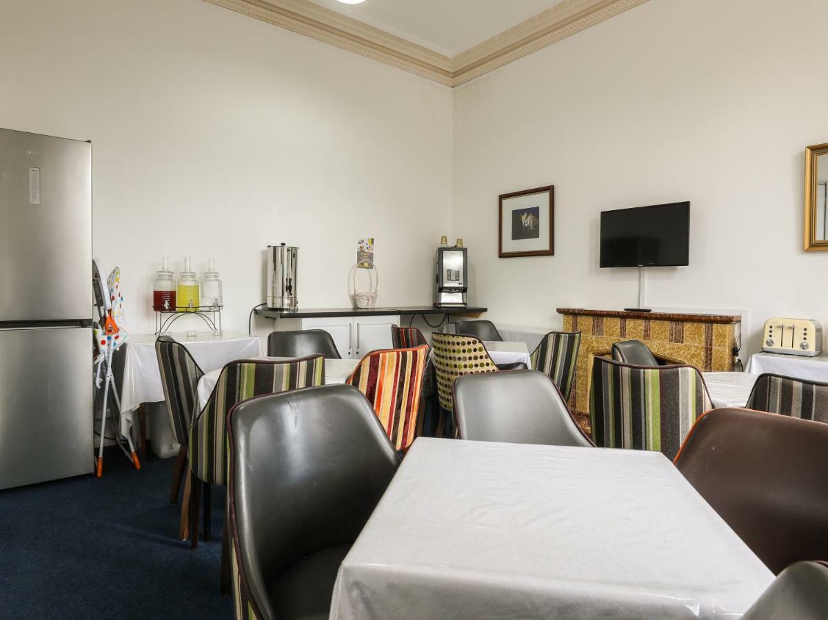 Oyo Hala Guest House Манчестър Екстериор снимка