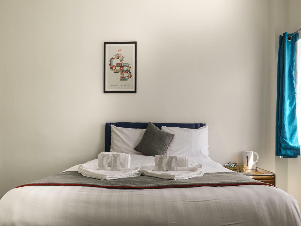 Oyo Hala Guest House Манчестър Екстериор снимка