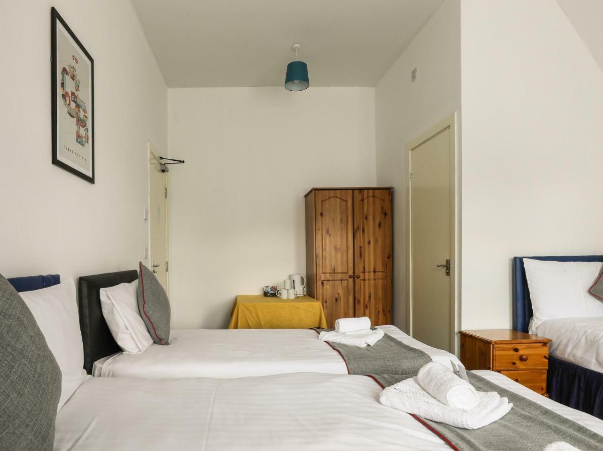 Oyo Hala Guest House Манчестър Екстериор снимка